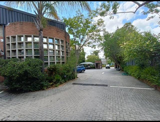 BUSINESS PROPERTY TO RENT IN HALFWAY HOUSE